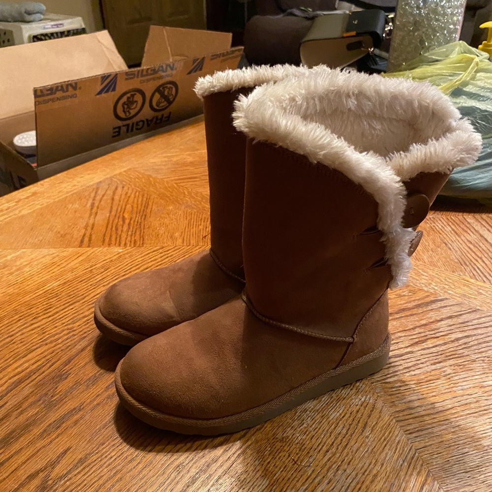 Ugg fur boots size 7